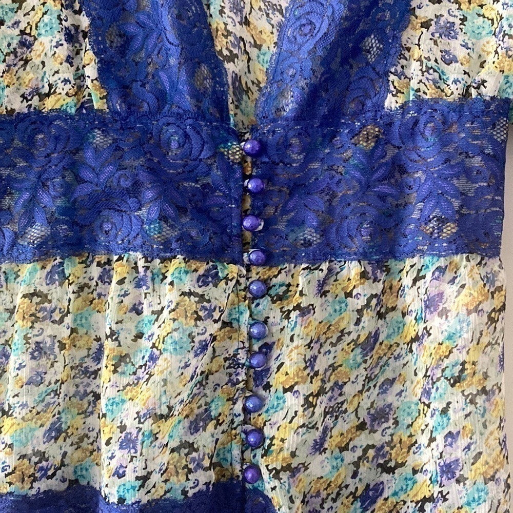 Annabelle top medium lace floral
Blue short sleeves Y2K - Picture 4 of 11